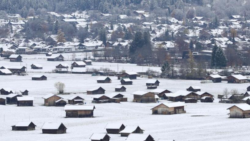德国各地迎来降雪 银装素裹美如画卷